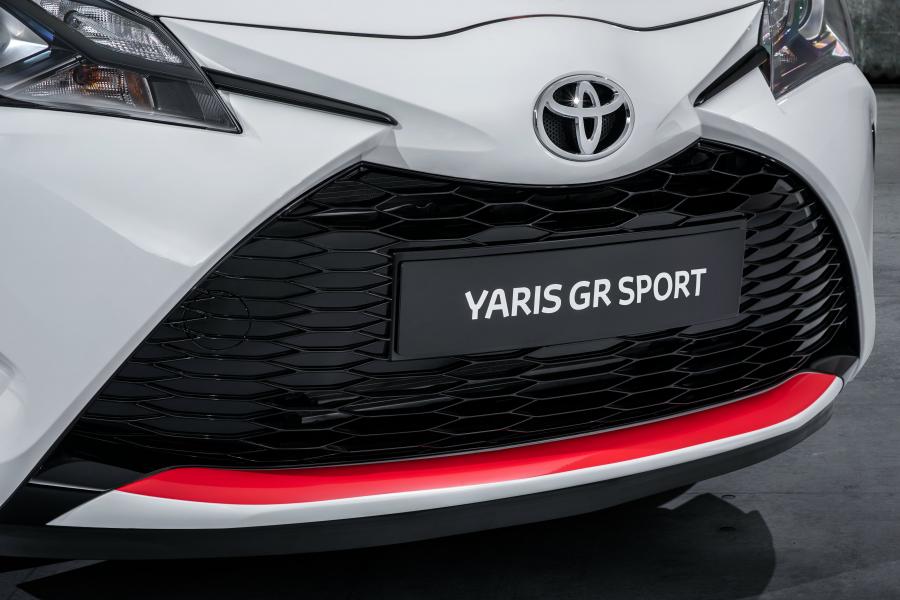Детали экстерьера Toyota Yaris Hybrid GR Sport 2018 года  (EU) (фото 3 из 6)